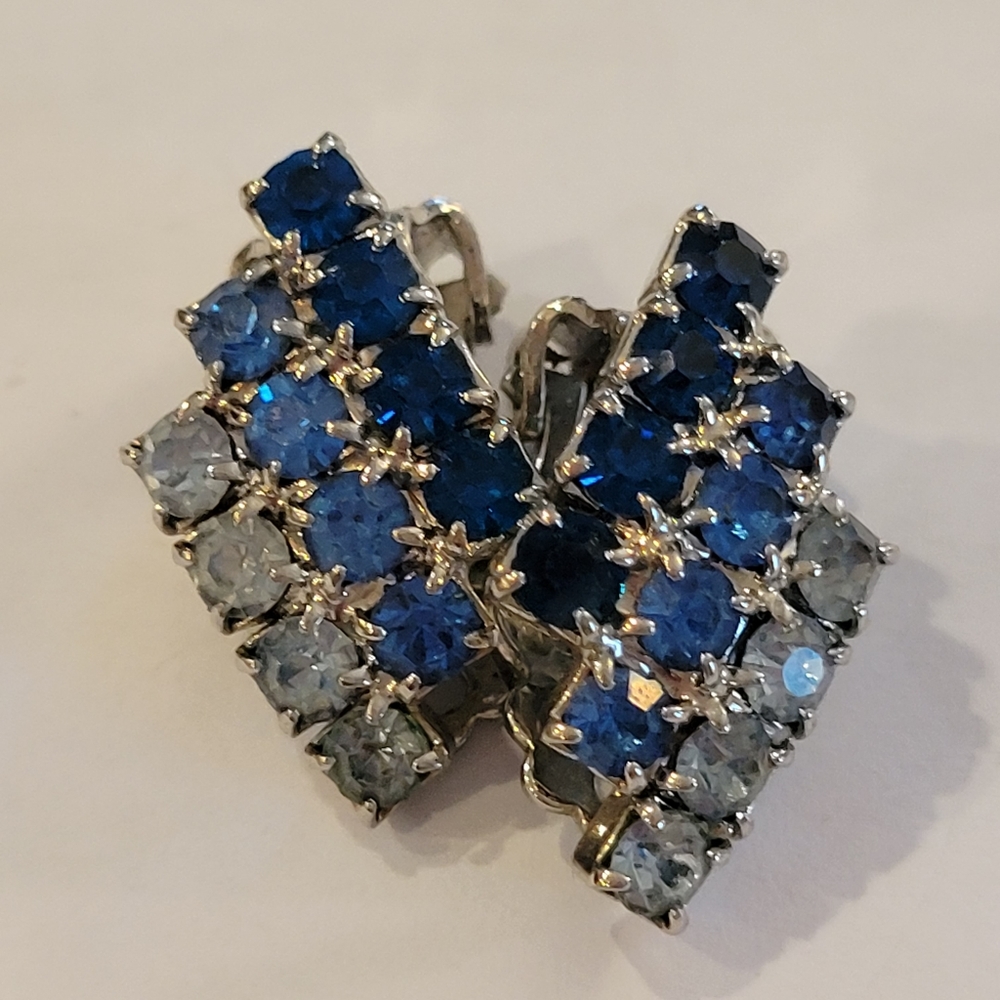 Vintage Blue Rhinestone Clip-On Earrings ~ MCM-1960's ~ Pretty & Sparkly! - Picture 5 of 12